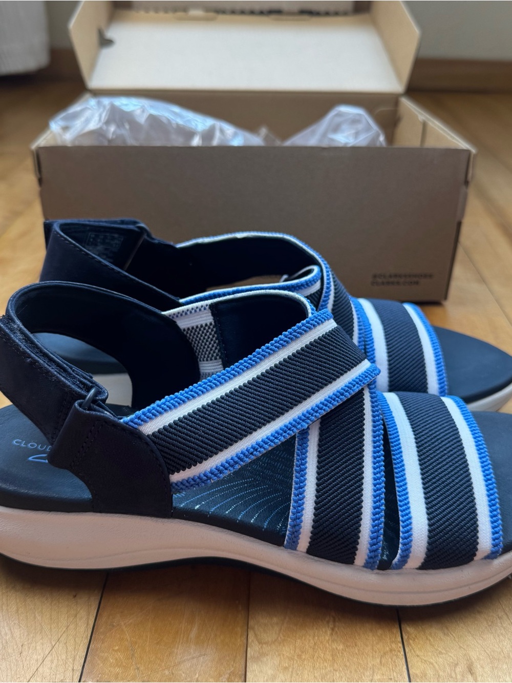 Clarks Cloudsteppers Mira Coast Sandals Women’s 8.5 Wide Navy NIB